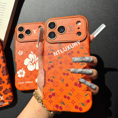 Cover per telefono arancione con design unico a forma di cuore