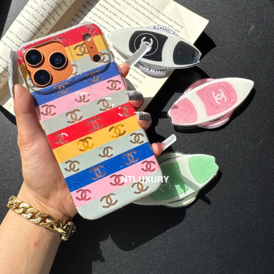 Bunte C Girl Handyhülle mit Magsafe Halterung (Skateboard)