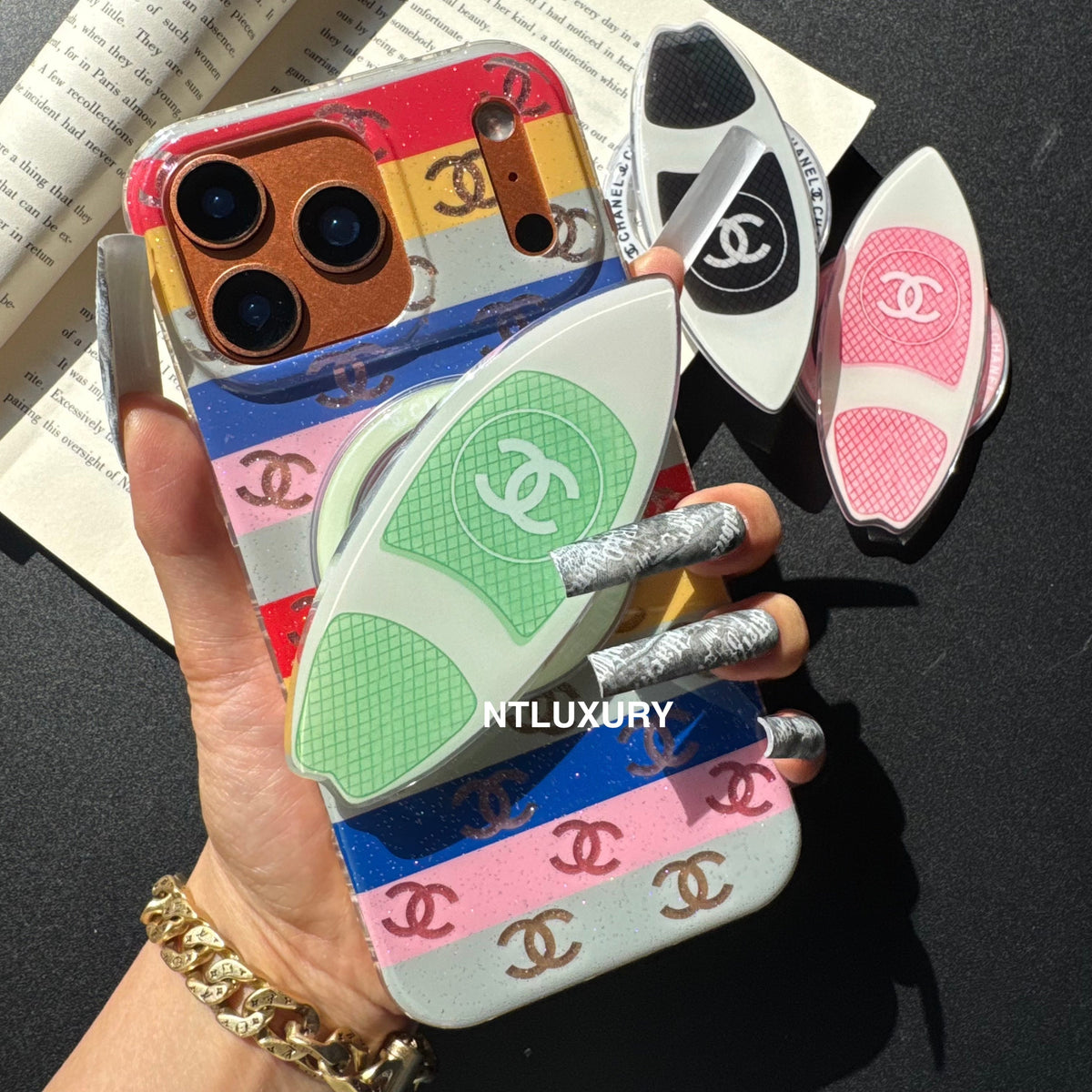 Cover colorata per telefono da ragazza con supporto MagSafe (skateboard)