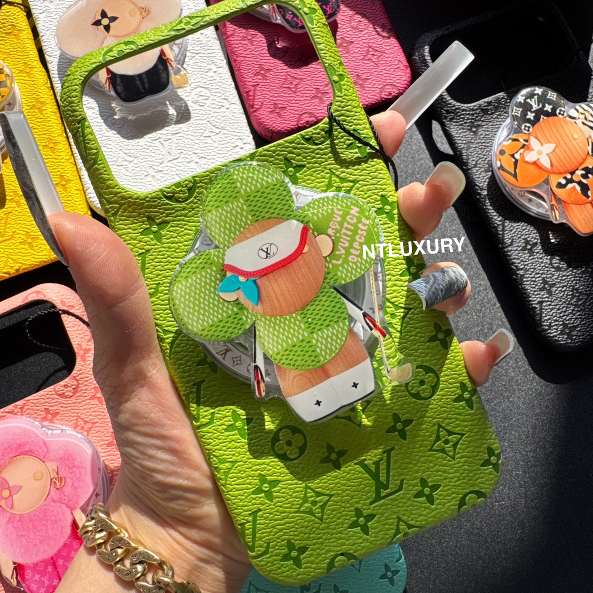 Bunte Design-Handyhülle mit schickem MagSafe-Halter