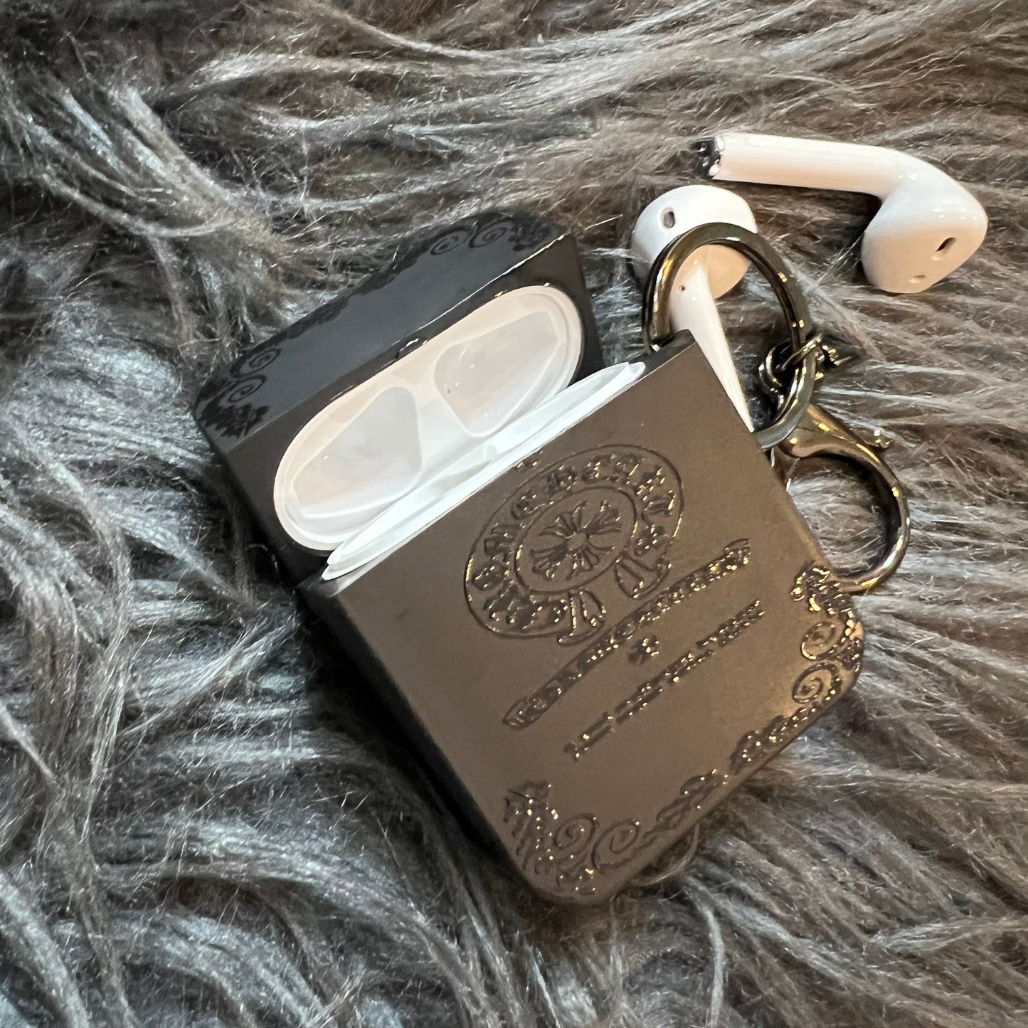 Black Trendy Airpods Case (Heart)