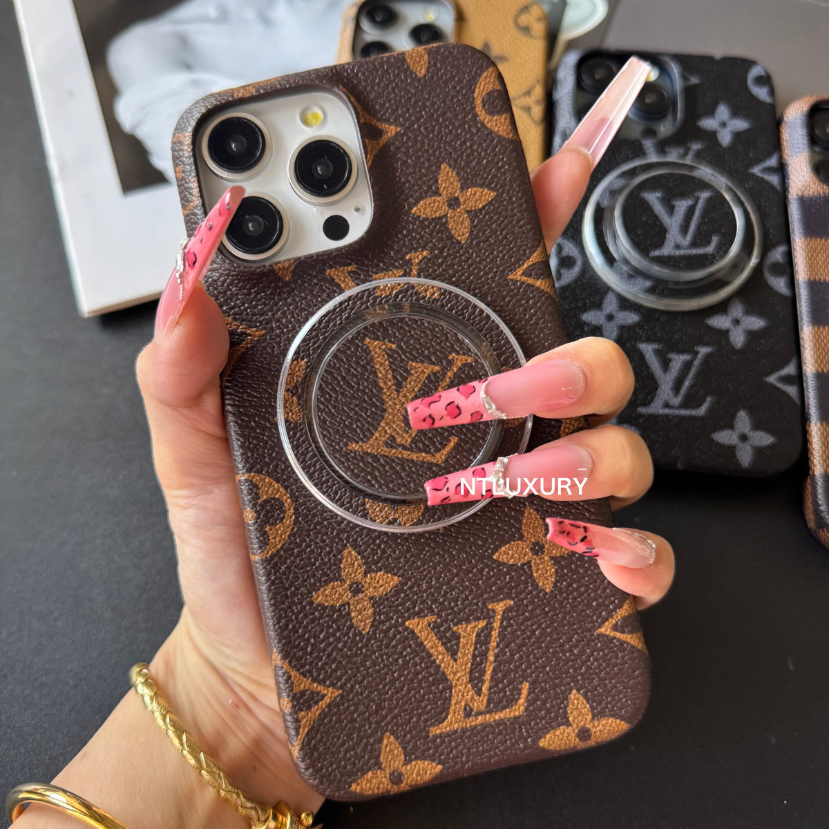 Coque de téléphone « Amour traditionnel » avec support MagSafe pour iPhone (Grand amour)
