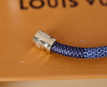 Pulsera con diseño de 4 colores