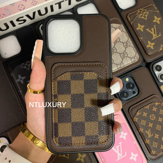 Coque de téléphone à motifs en treillis marron avec porte-cartes MagSafe