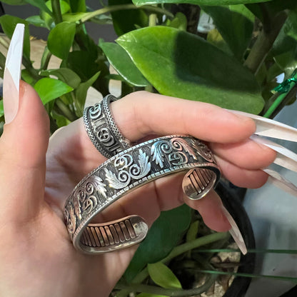 Anelli e bracciale vintage con G
