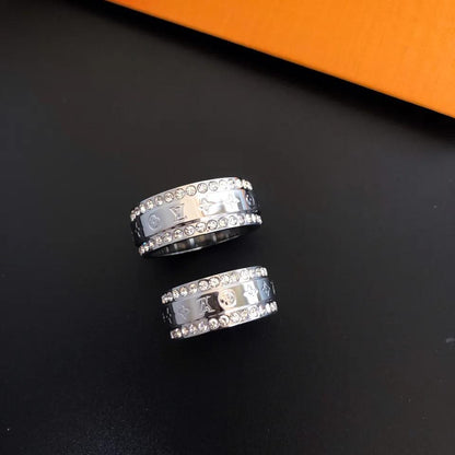 Anillo de diamante con monograma