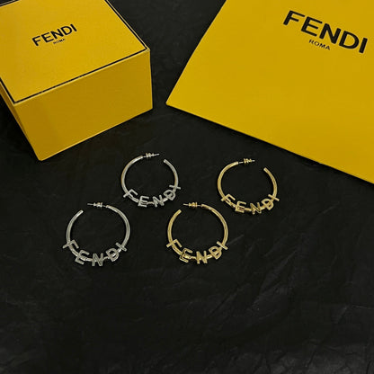 Pendientes de medio círculo