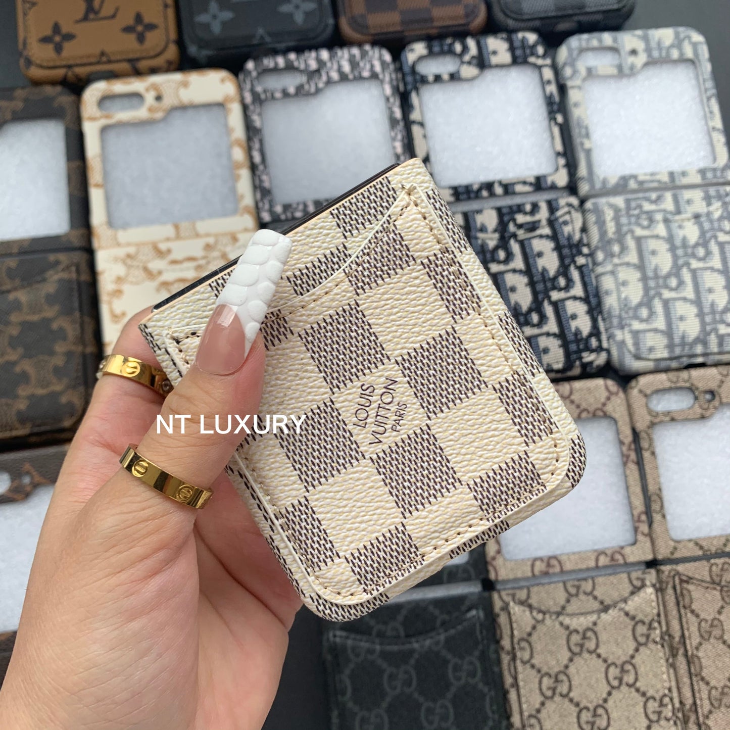 Vintage Floral Case For Z-Flip Series with Pocket (White Latticed)