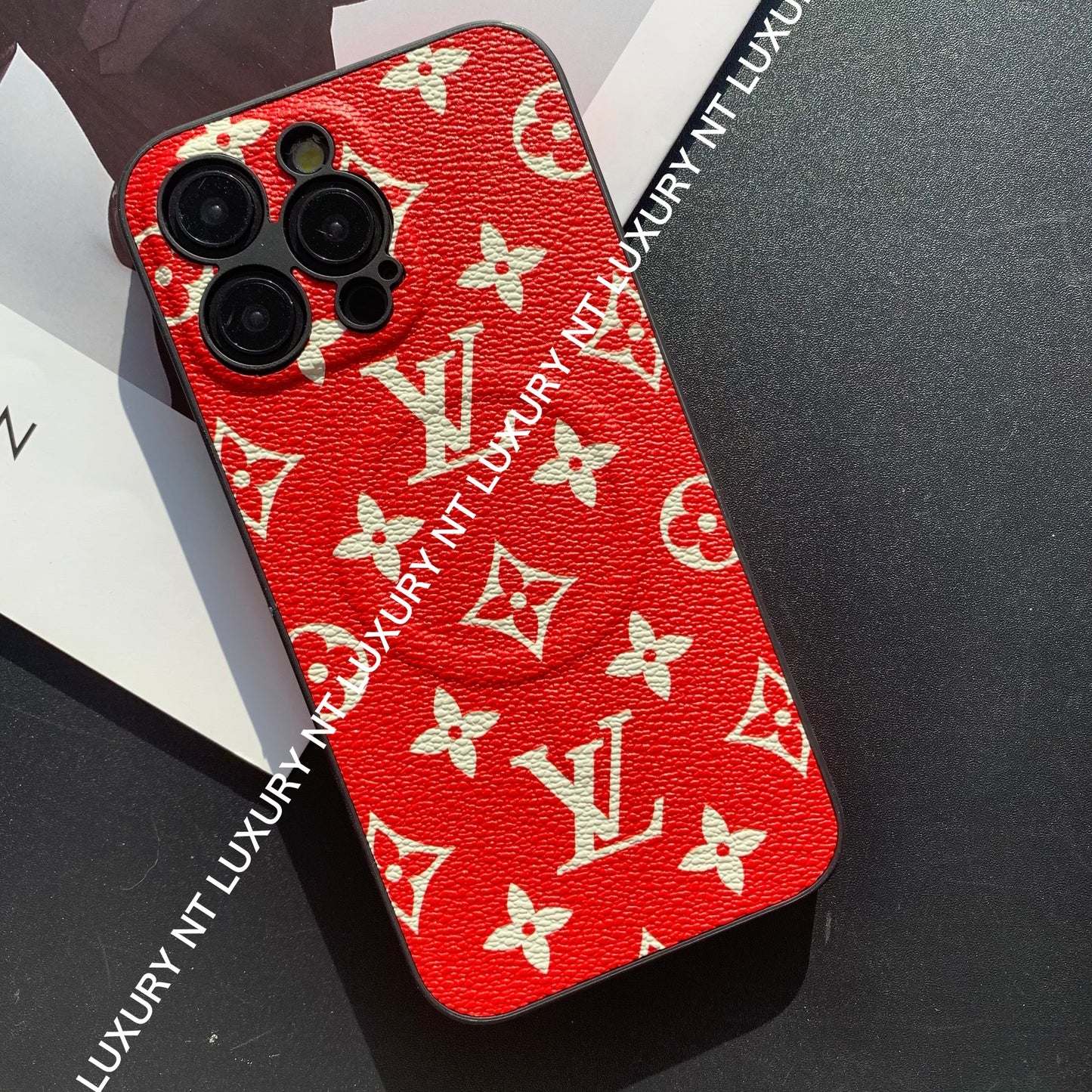 Traditional Red Phone Case (Magsafe)