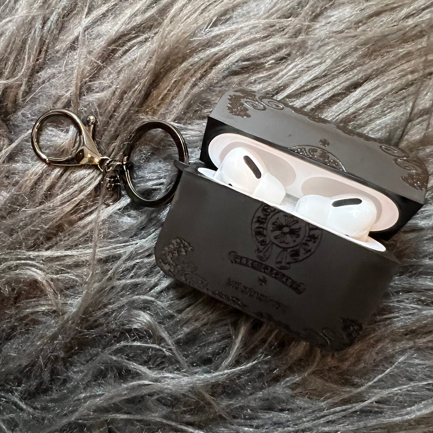 Black Trendy Airpods Case (Heart)