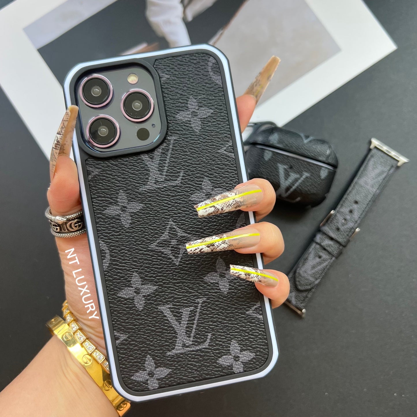 Traditional Touch Airpods Case (Black Love)