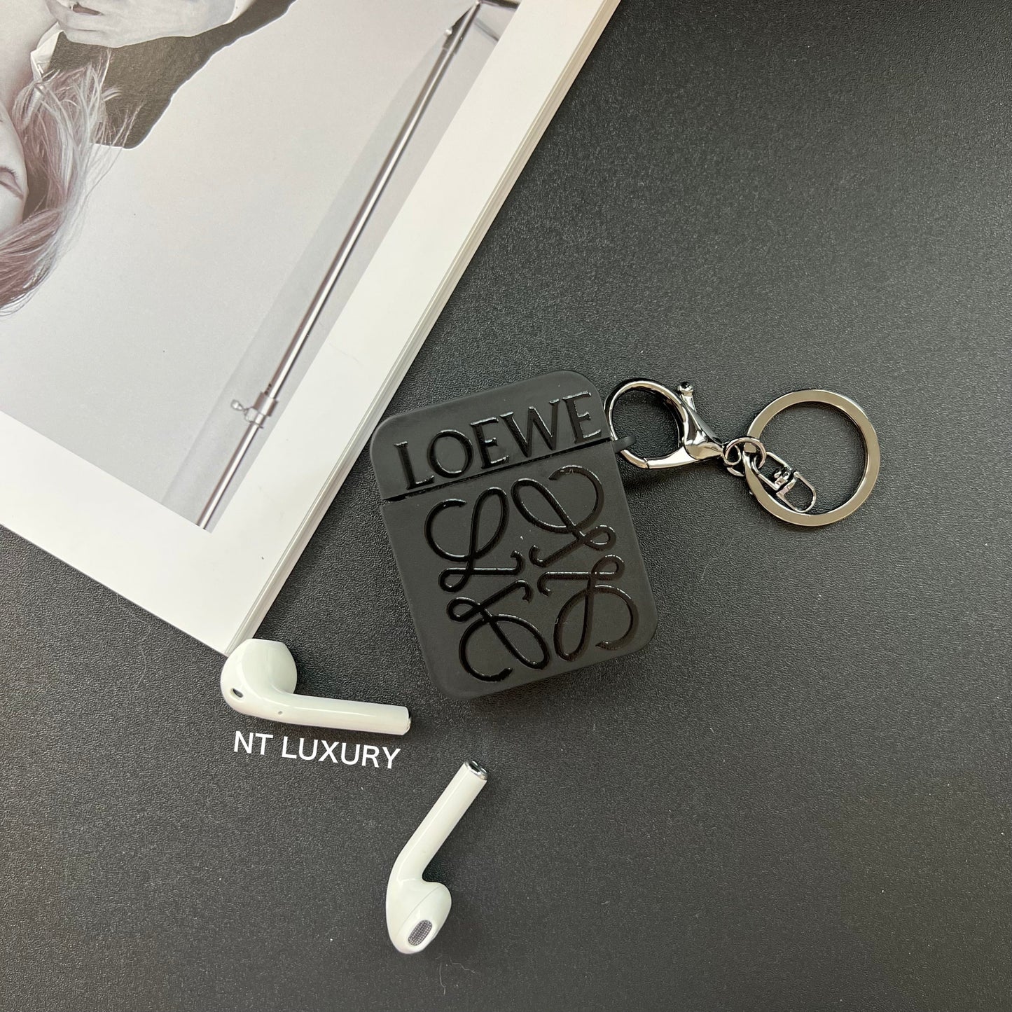 Black Trendy Airpods Case ( L )