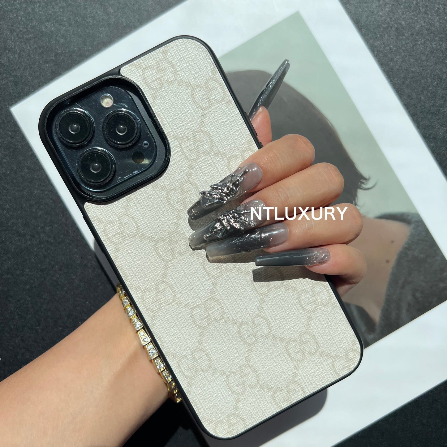 Traditional Love Phone Case (White G)