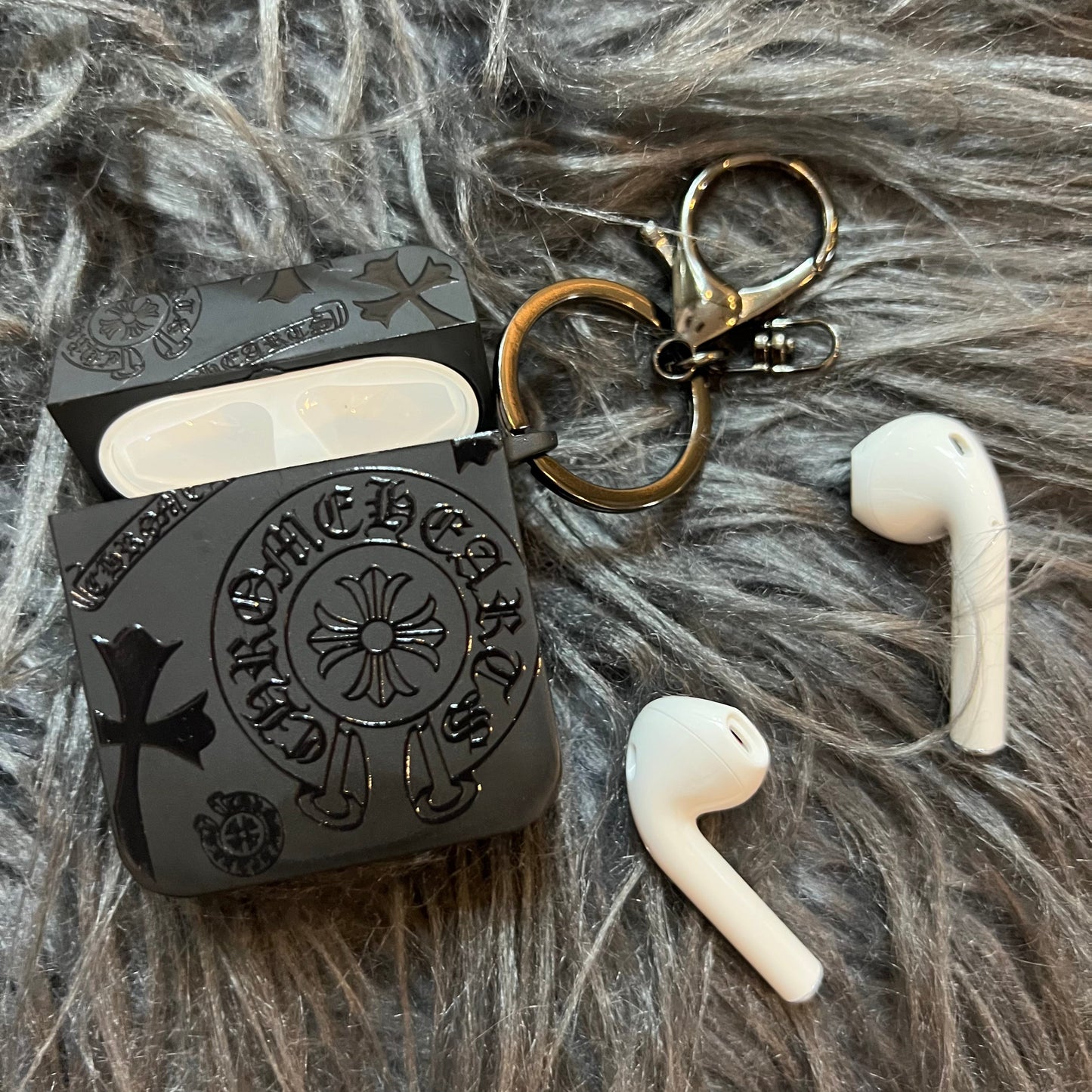 Black Trendy Airpods Case (Full Heart)