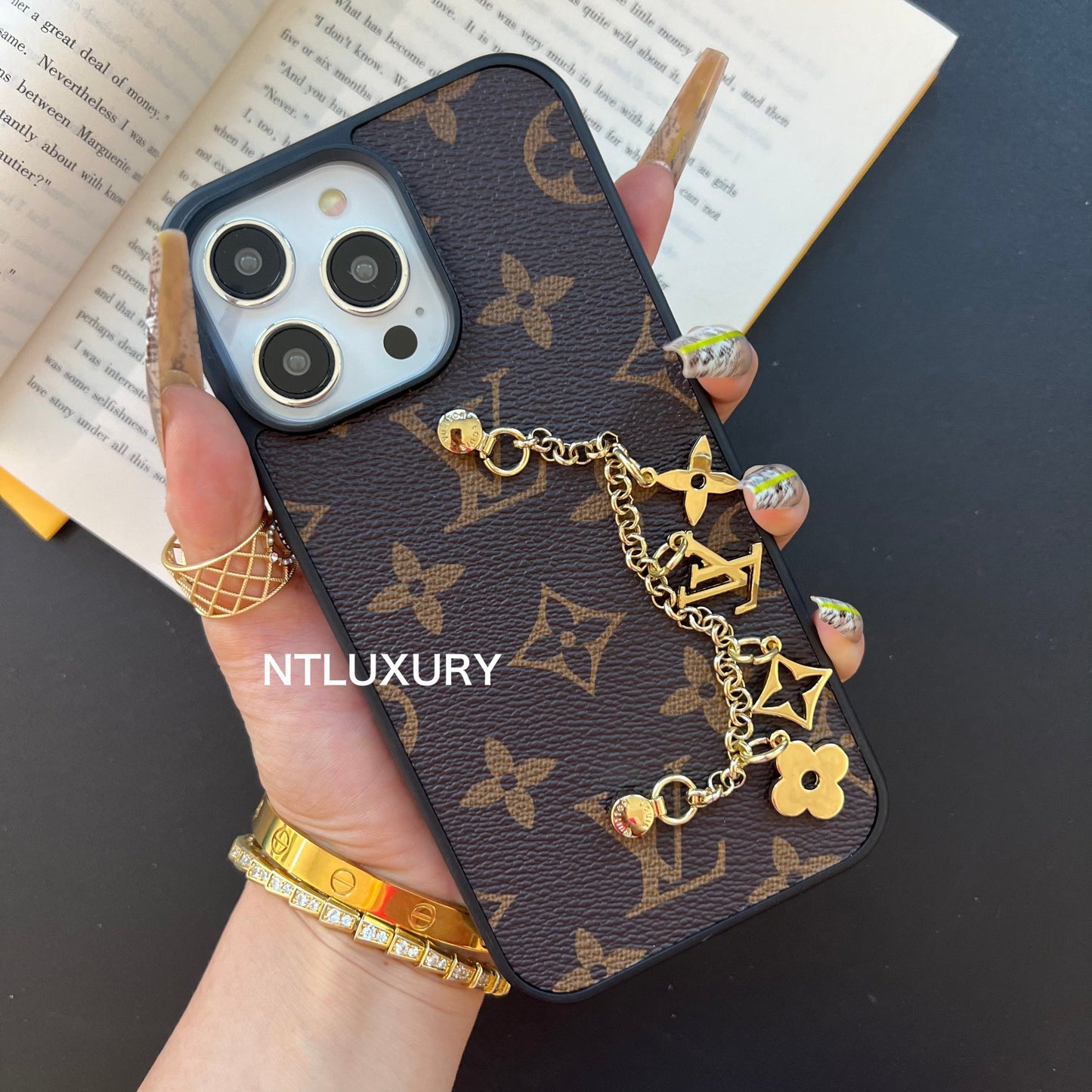 Traditional Love Phone Case With Floral Chain