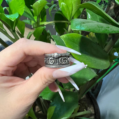 Anelli e bracciale vintage con G