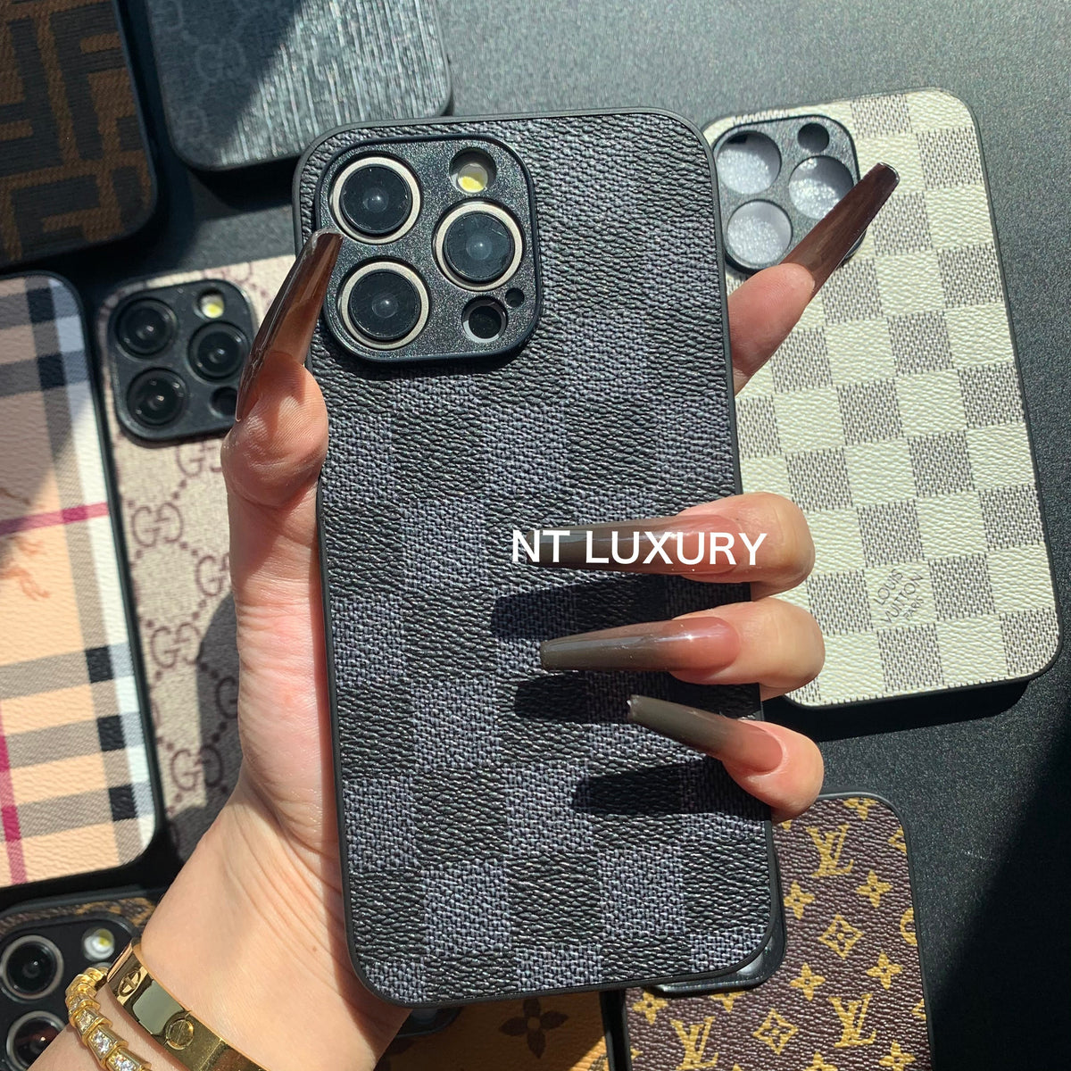 Custodia tradizionale per telefono con protezione della fotocamera (a griglia nera)