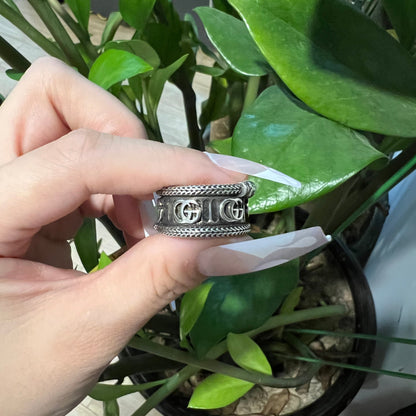 Anelli e bracciale vintage con G