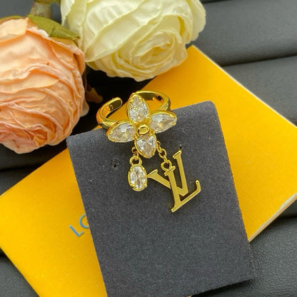 Anillos extravagantes con diseño de chica y amor