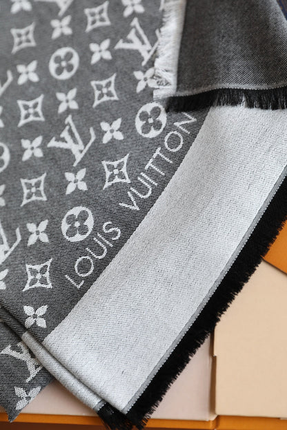 Foulard quadrato in seta grigio Love