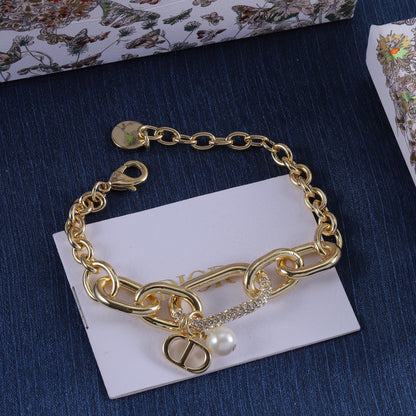 Set di 3 gioielli con orecchini a catena con colomba, bracciale e collana