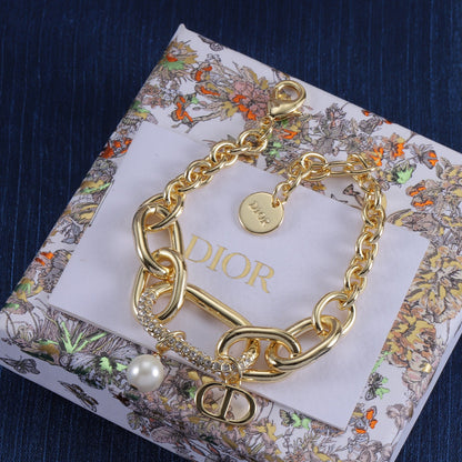 Set di 3 gioielli con orecchini a catena con colomba, bracciale e collana