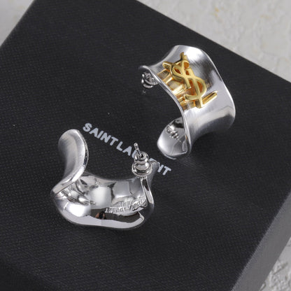 Oui boucles d'oreilles au design irrégulier