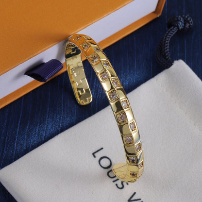Bracciale aperto Love in oro