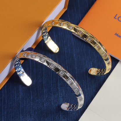Bracciale aperto Love in oro