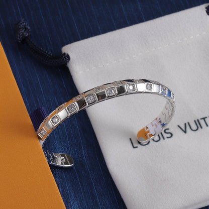 Bracciale aperto Love in oro