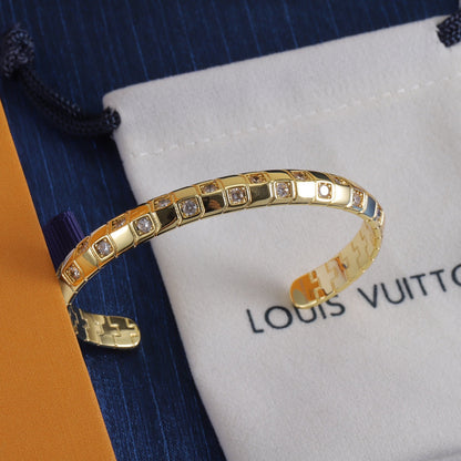 Bracciale aperto Love in oro