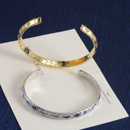 Bracciale aperto Love in oro