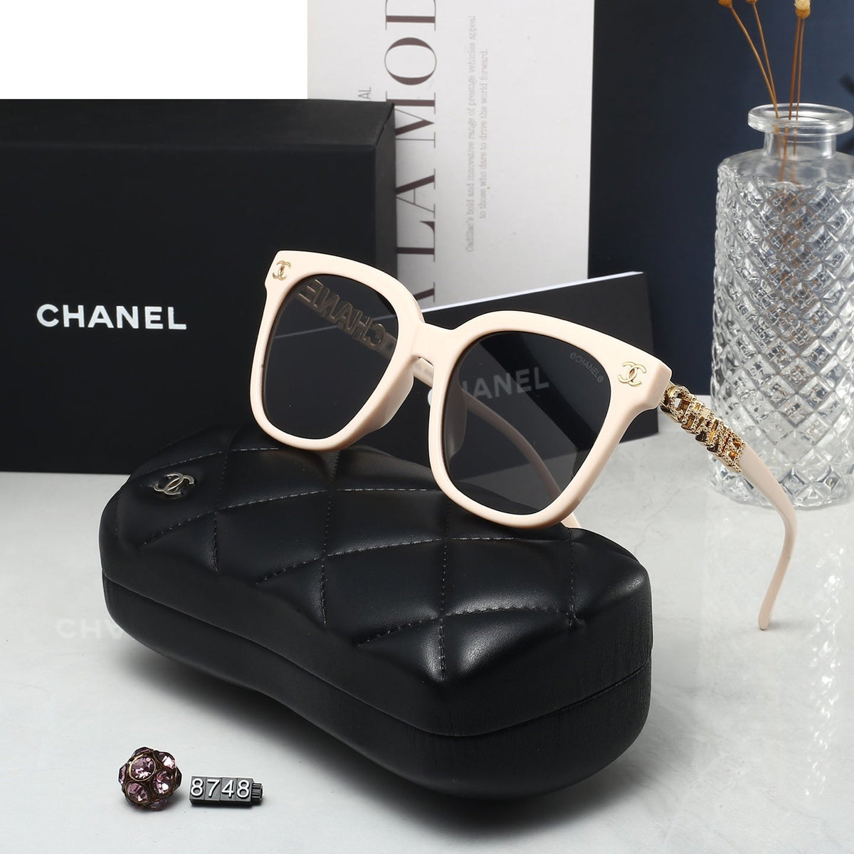 CC Design Letter Side Shiny Sunglasses