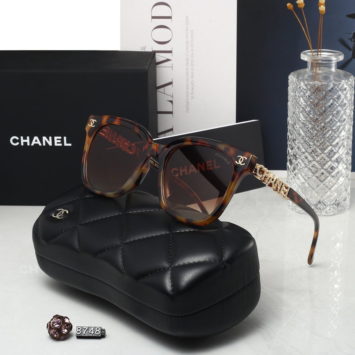 CC Design Letter Side Shiny Sunglasses