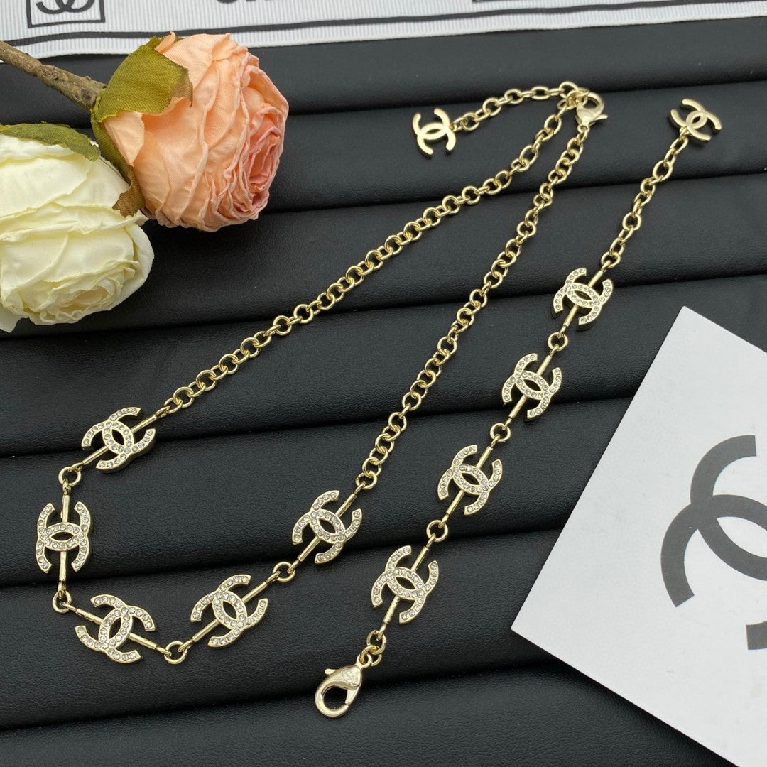 Chic Girl Design Necklace & Bracelet 2 Set (Gold)