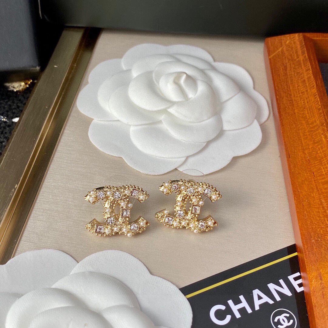 Glitter C Shining Earrings Stud