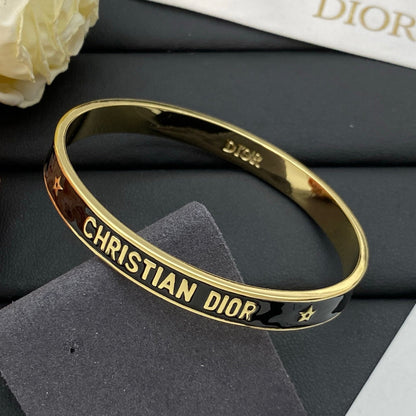 Pulsera de chica con paloma en blanco y negro