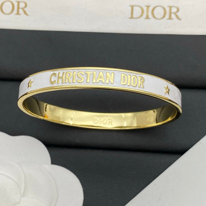 Pulsera de chica con paloma en blanco y negro