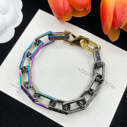 Bracciale e collana con design “Laser Love”