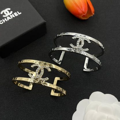Pulsera elegante de niña con círculo