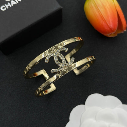 Pulsera elegante de niña con círculo