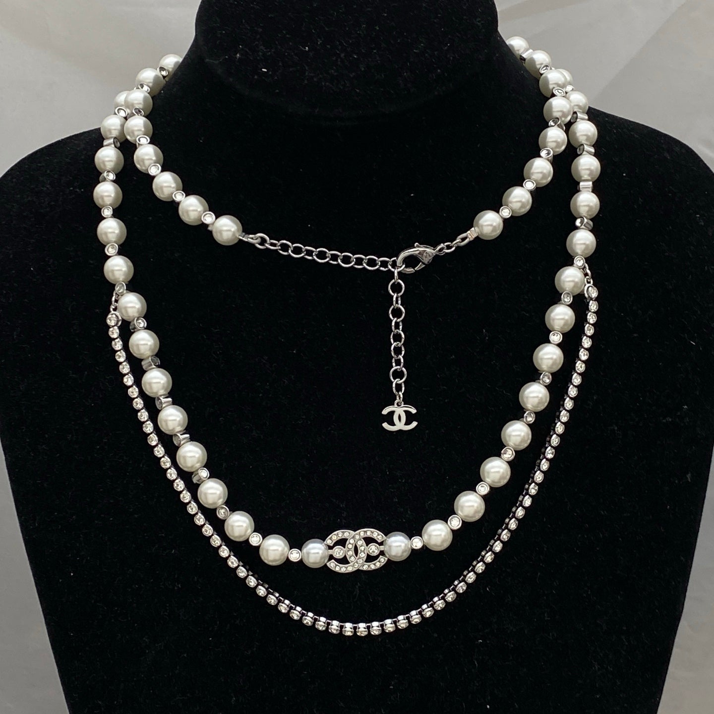 Pearl C Girl Sweater Chain