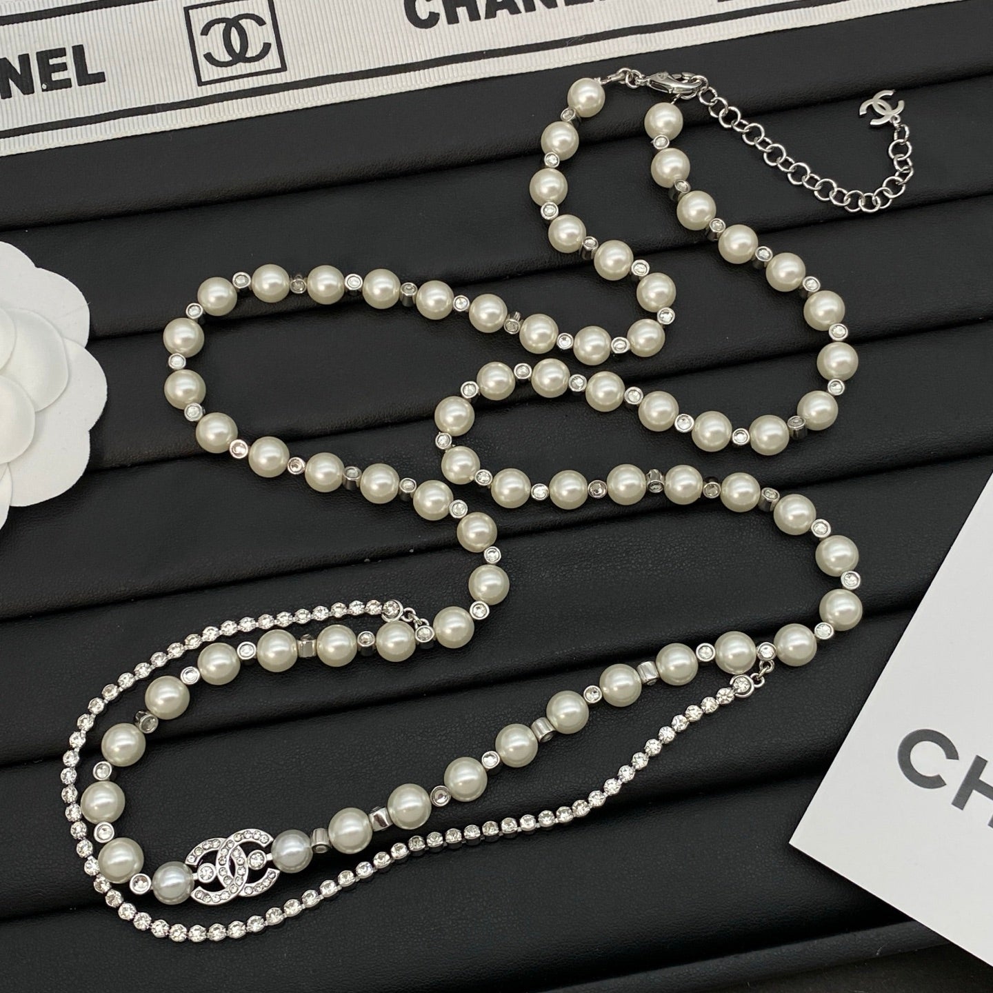 Pearl C Girl Sweater Chain