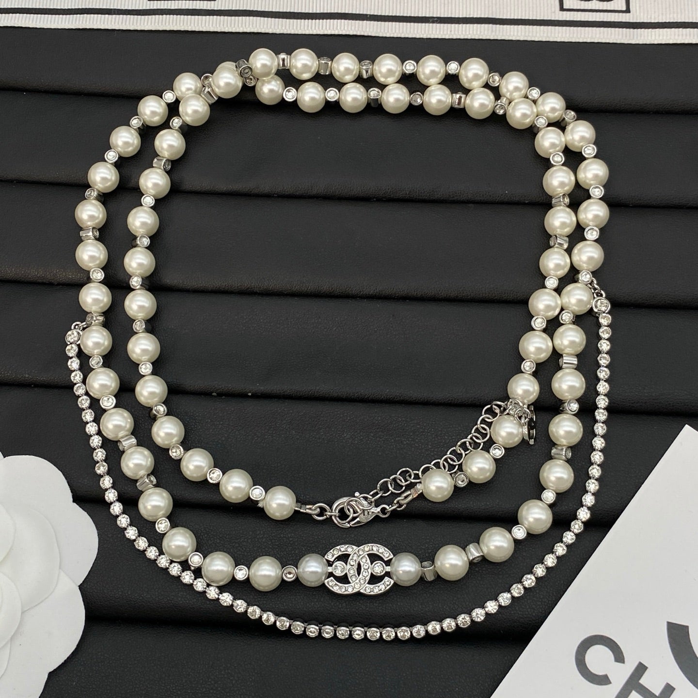 Pearl C Girl Sweater Chain