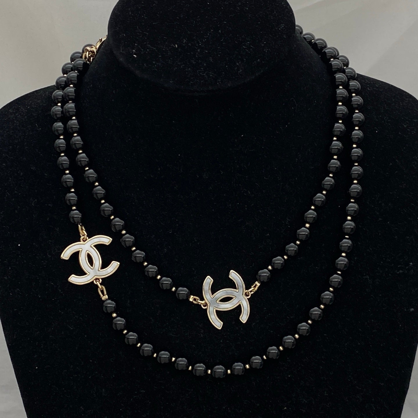 Black Deco Girl Sweater Chain