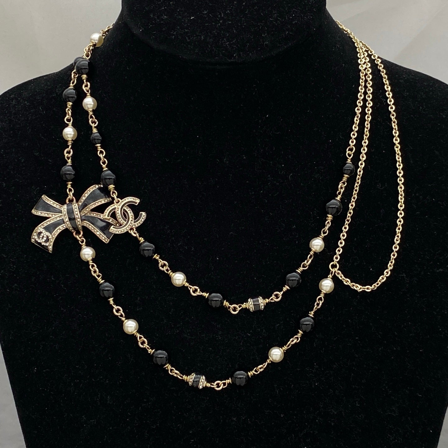Black Bowknot Girl Sweater Chain