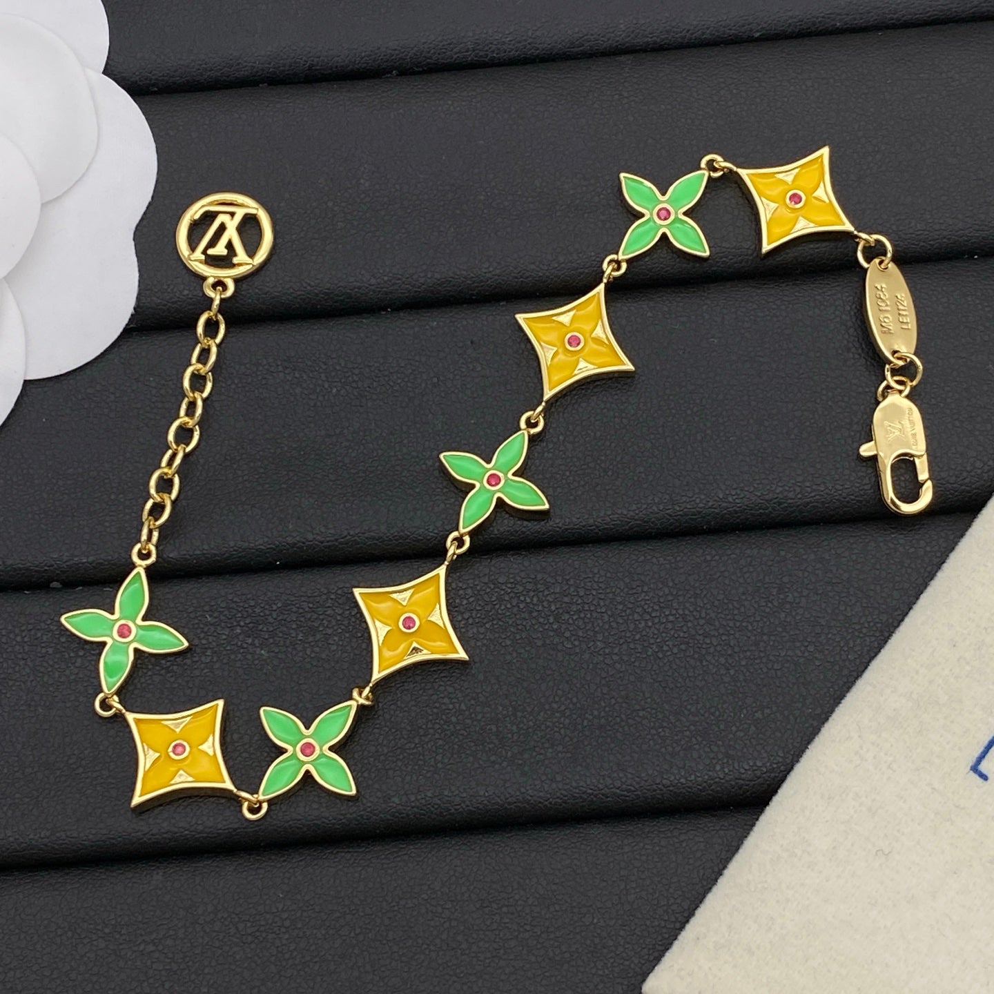 Catch your eye Love Earrings & Bracelet & Necklace 3 Set (3 Color of Chain)