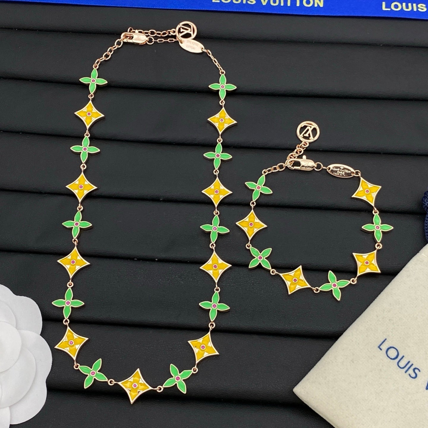 Catch your eye Love Earrings & Bracelet & Necklace 3 Set (3 Color of Chain)