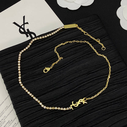 Sì, set da 3 pezzi vintage con design da ragazza e perle – oro